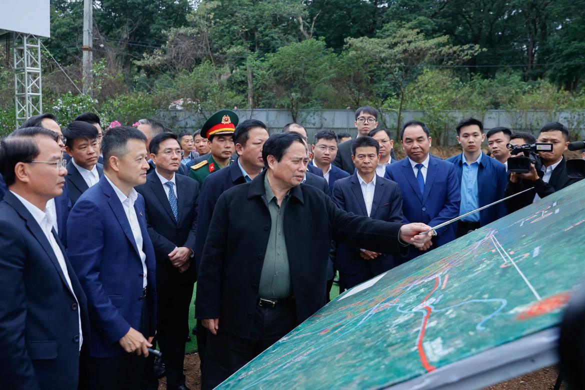 Chính phủ “vững tay chèo” trước những “cơn gió ngược”